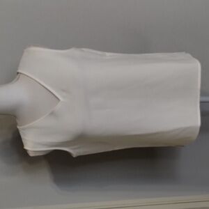 Tahari Arthur S. Levine Ivory V-Neck Sleeveless Top Size 6P